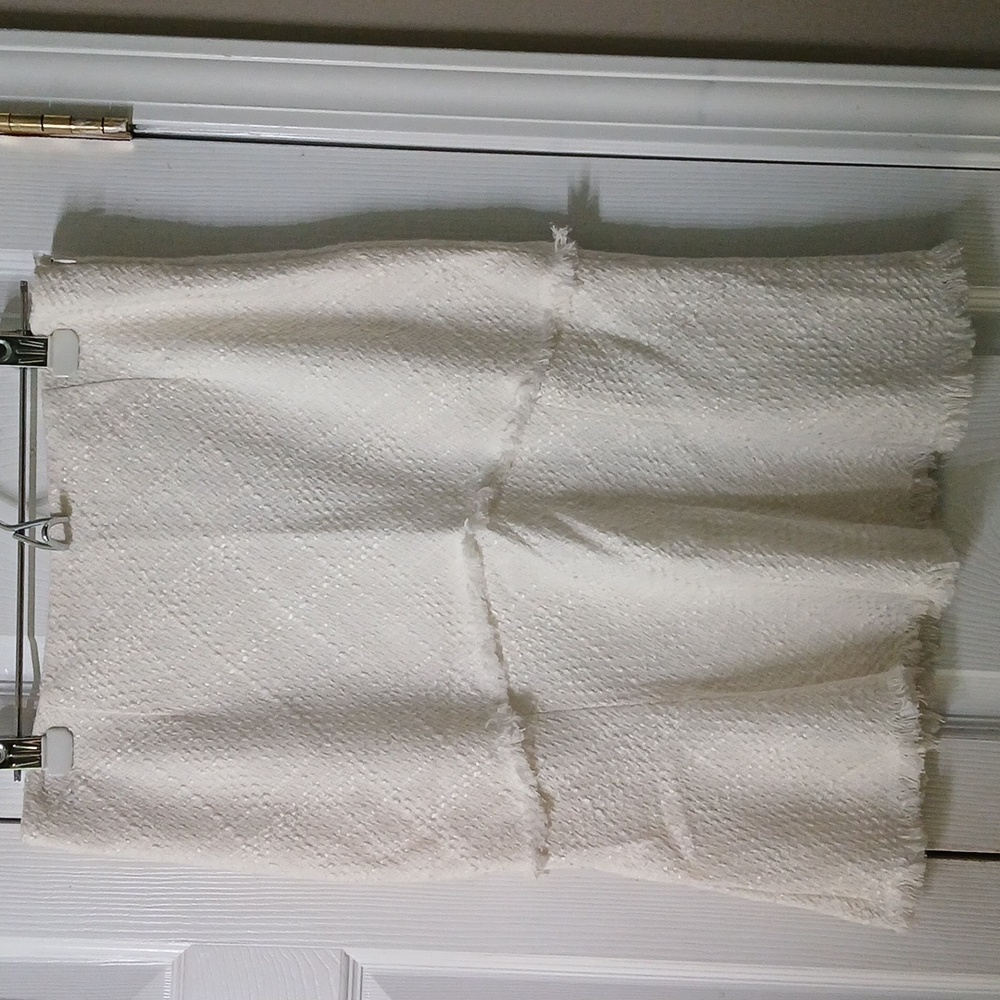 White House black market white midi skirt  Sz 6 EUC